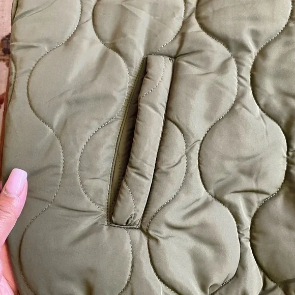 Quilted Green Puffer Hoodied Vest - Picture 2 of 5